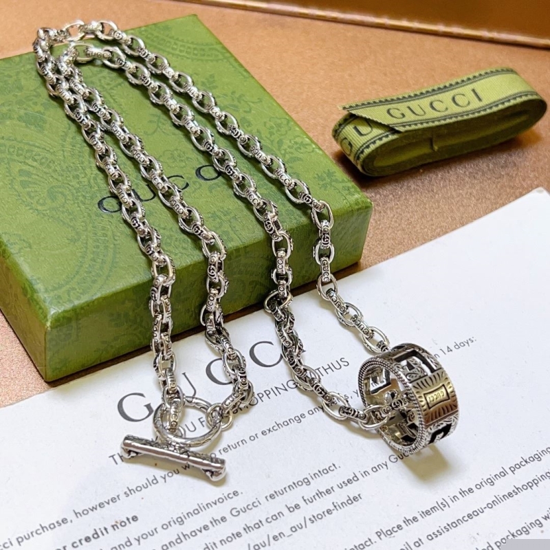 G*u*i necklaces
